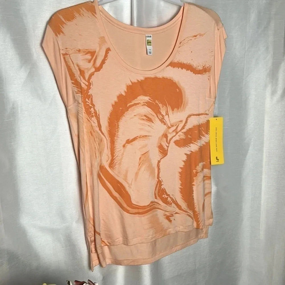 LOLE ALEXANDRA peach orange abstract design on t shirt with cap  sleeve , scoop - Picture 2 of 14